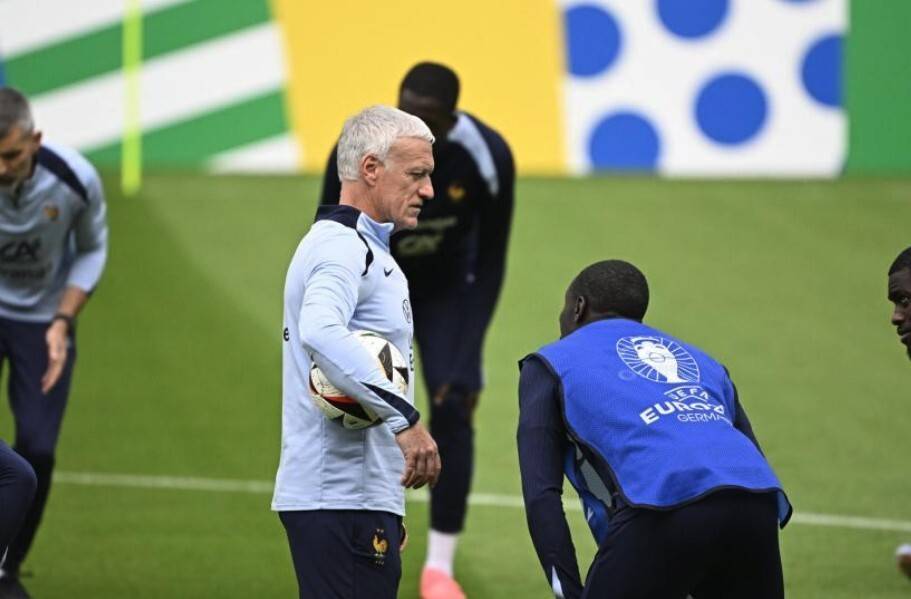 开云体育app-Ning遭遇十二持续失利，法国队教练压力巨大！观众掌声雷动的简单介绍-开云体育app